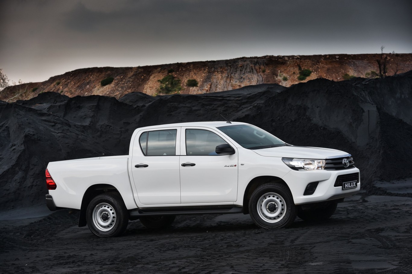 Toyota introduces the new 2.4 litre GD6 powered Toyota Hilux Road