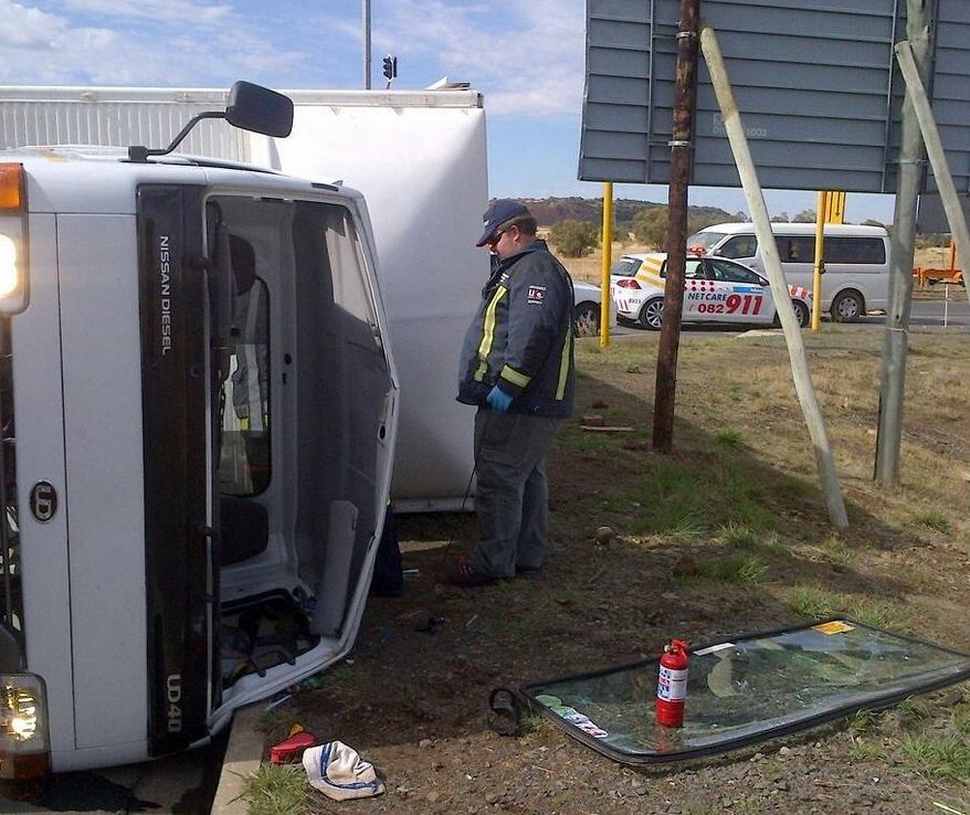 N1 Bloemfontein truck roll-over leaves one injured