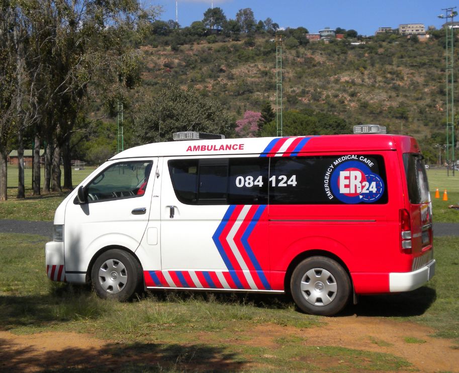 Taxi crashes into light pole in Sandton leaving seventeen injured