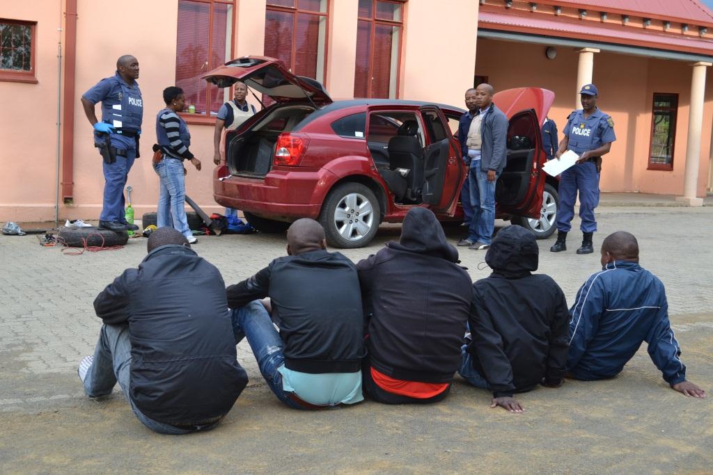 Vehicle search leads to arrest of 5 suspects for possession of explosives and fireams in Thaba Nchu