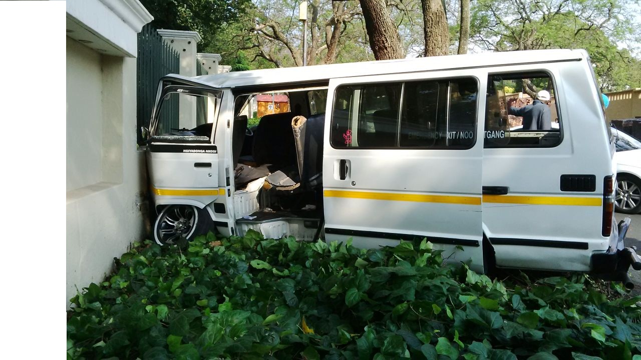 Seventeen injured in road crash at Houghton Estate