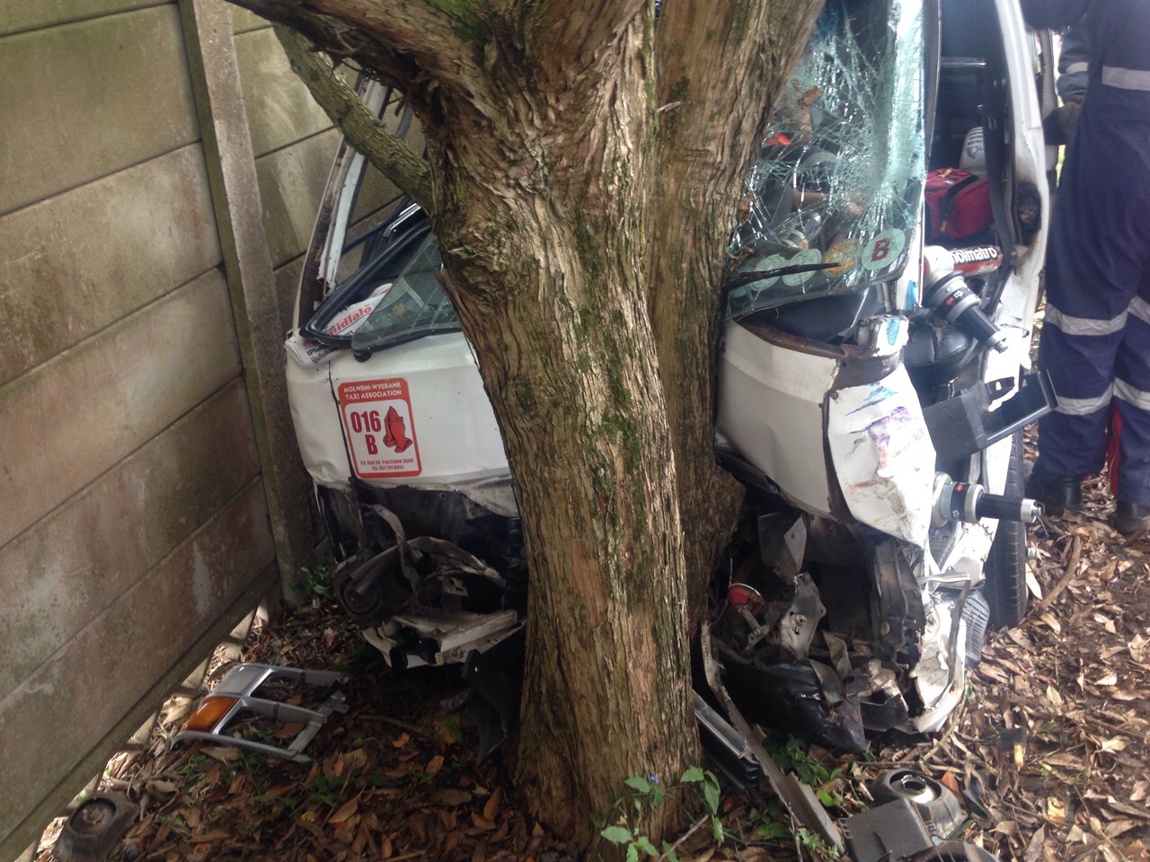 Taxi driver trapped in vehicle following collision in Kloof