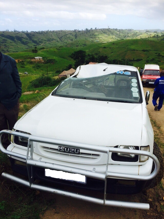 Suspects arrested and stolen livestock seized at a roadblock on the R24