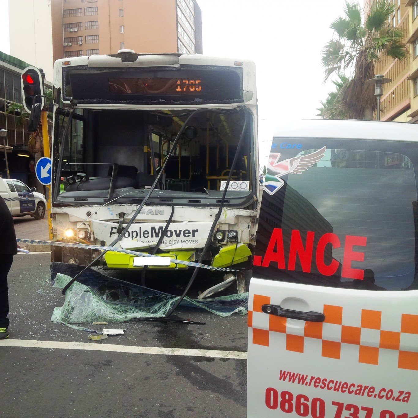 2 Buses, 4 cars collide in Durban CBD