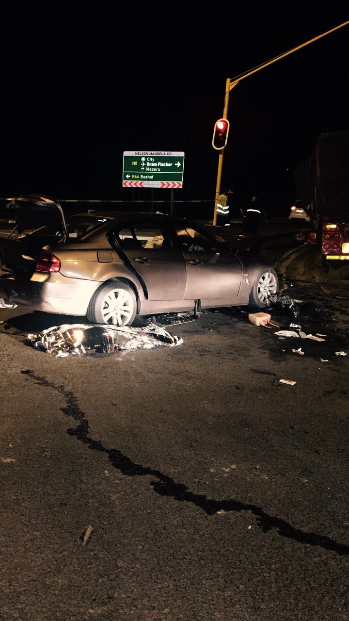 Photos from horror late night crash in Bloemfontein