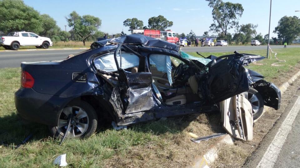 Fatal crash at intersection in Benoni after truck allegedly skipped a red traffic light