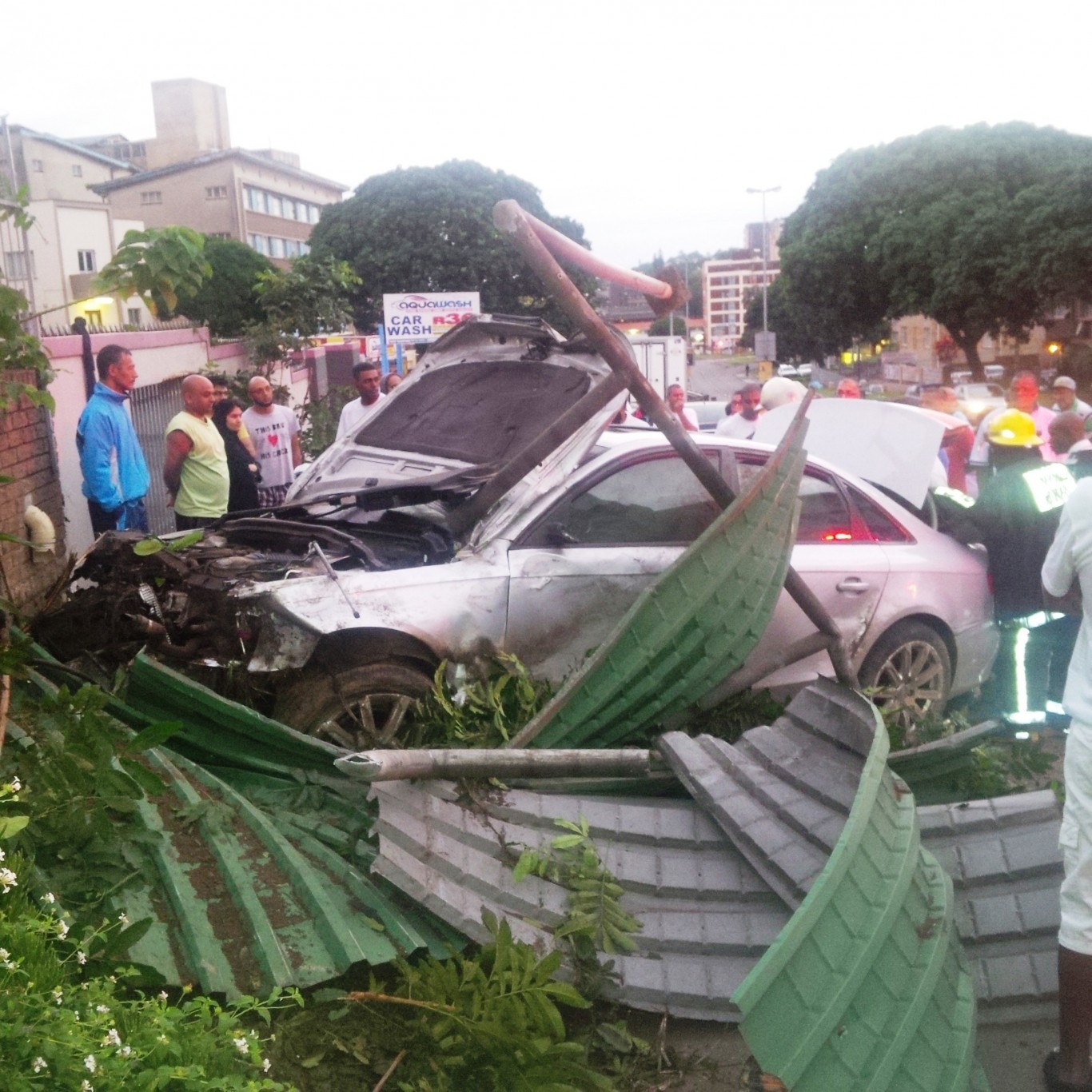 Driver seriously injured in crash Durban