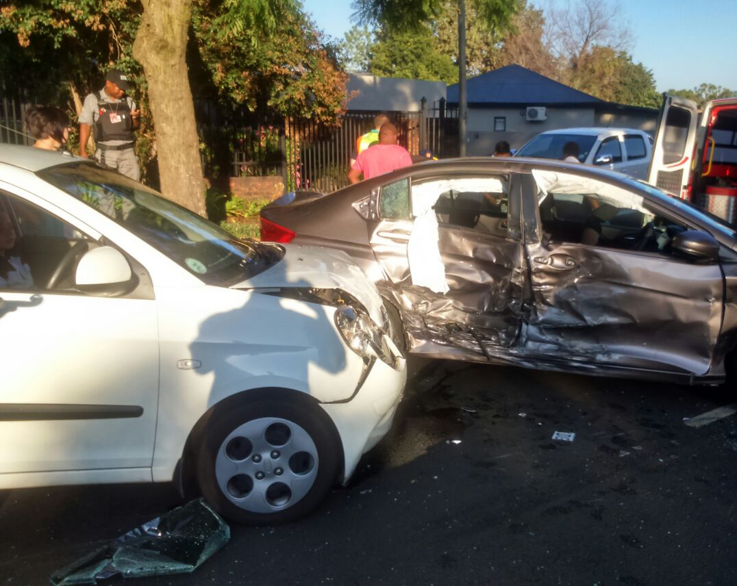 Collision at intersection at Menlo Park in Pretoria leaves seven injured