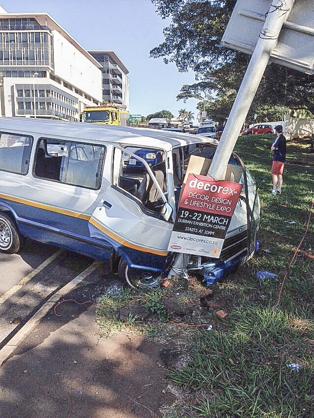 Taxi collision into pole in Umhlanga leaves 7 injured