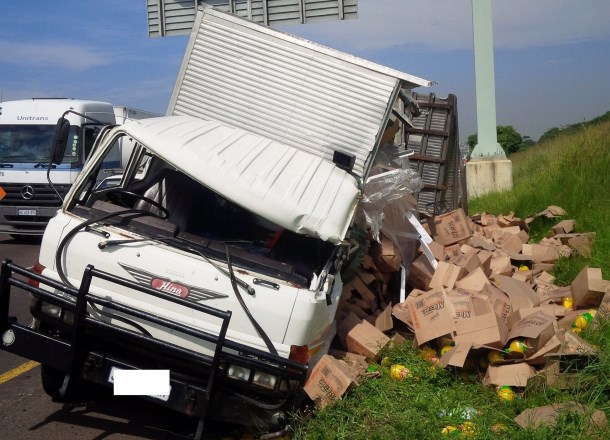 Truck collides with 2 cars Durban