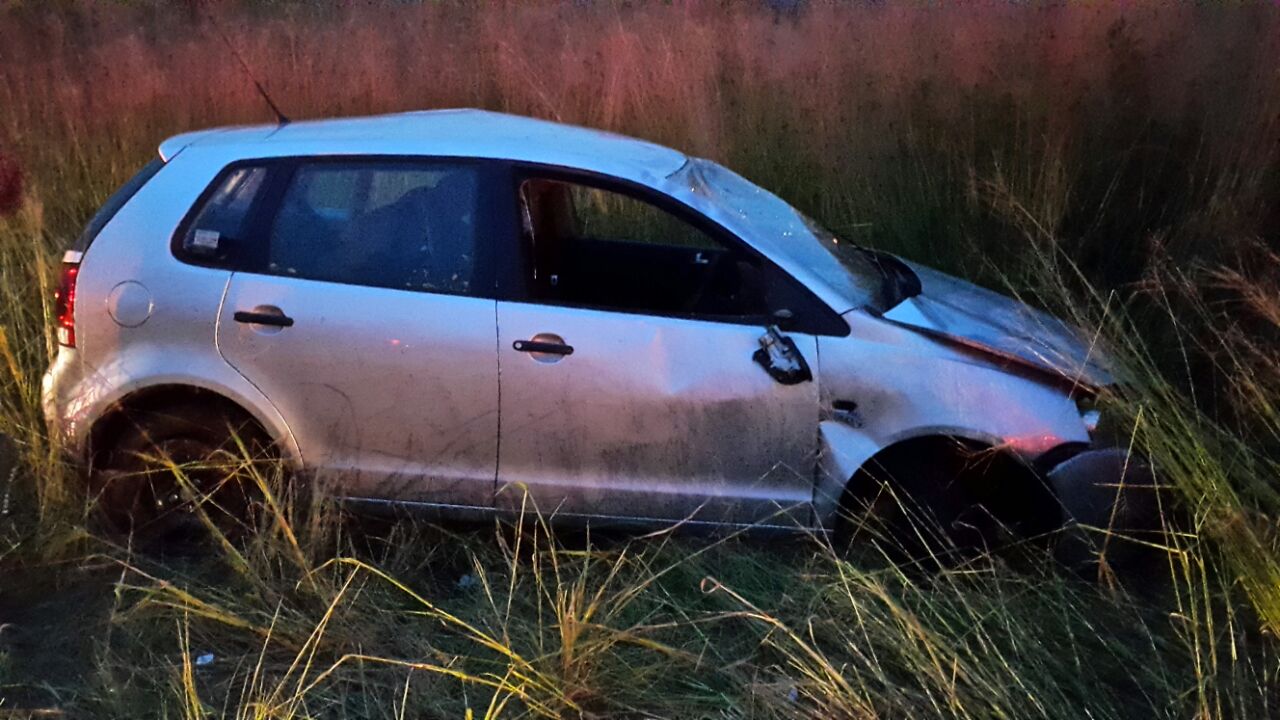 Vehicle rolls injuring four near the Bethal turnoff in Middelburg