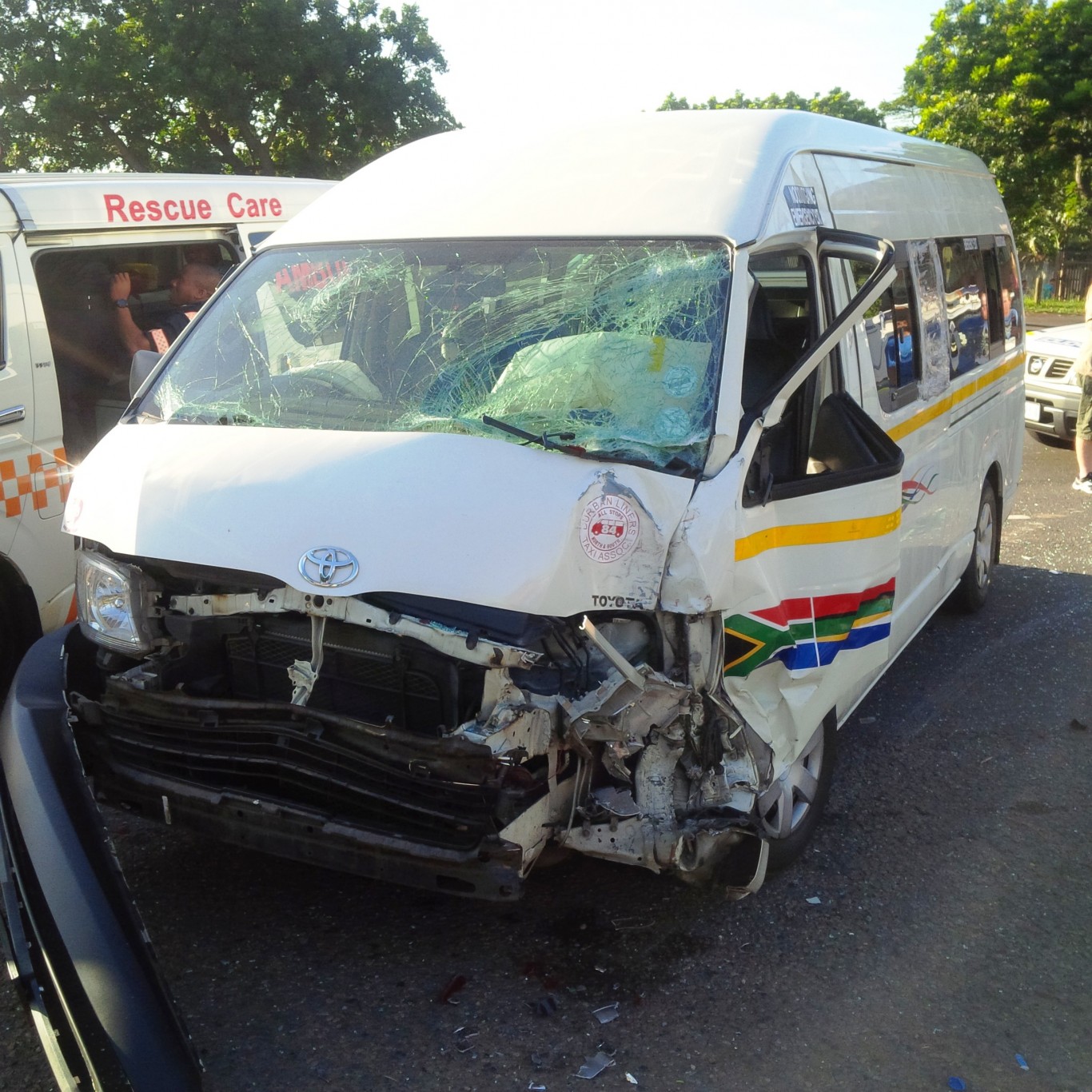 6 injured in taxi crash in Umbilo in Durban