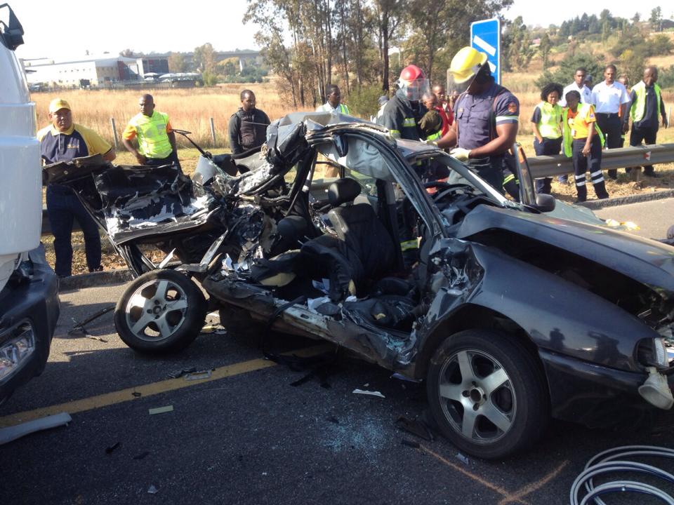 Lady killed in collision with truck on the N1 South before Olifantsfontein off-ramp