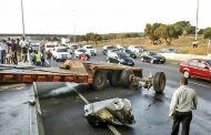 N1 N 14 interchange truck crash from bridge leaves one injured - roadway closed