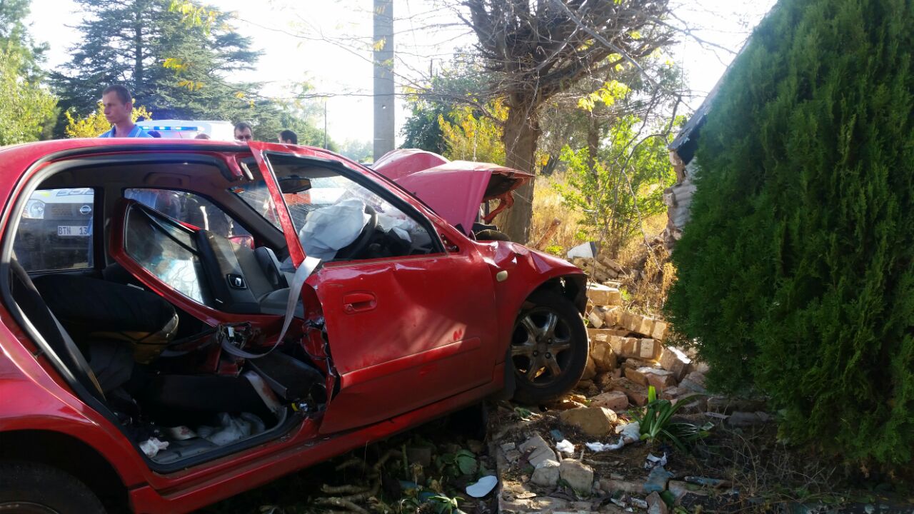 Driver critically injured after crashing into wall in Randfontein