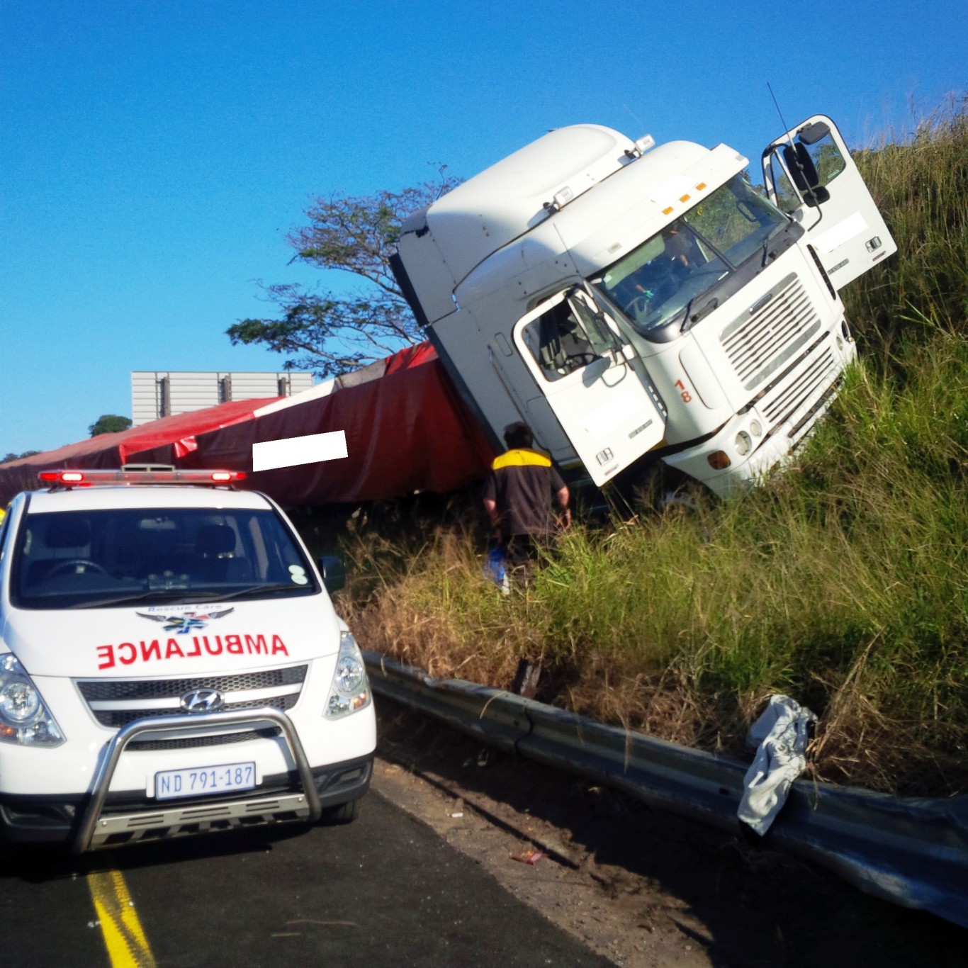 Driver injured in truck crash on the N3 Durban bound opposite the Pavilion