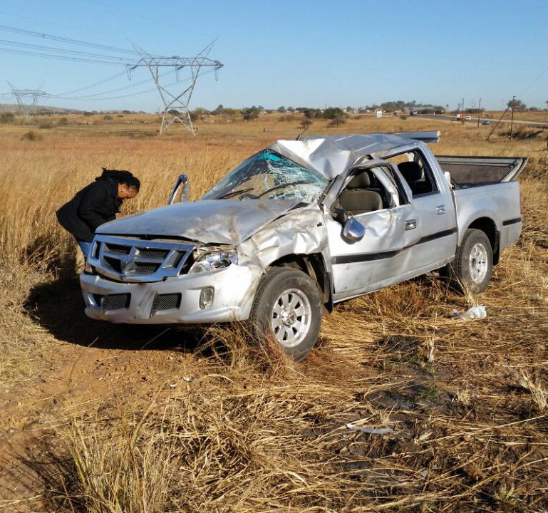 Cullinan rollover crash leaves five people injured