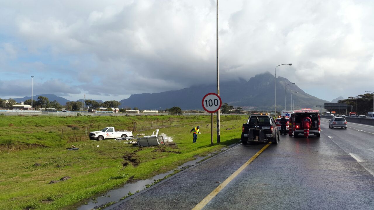 Three injured in truck collision, Western Cape