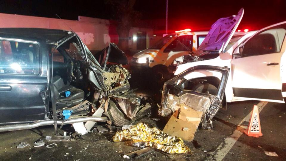 Several injured in Head-on collision between two bakkies in Emmerentia