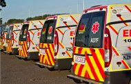 KZN EMS paramedcis attend to multiple crashes