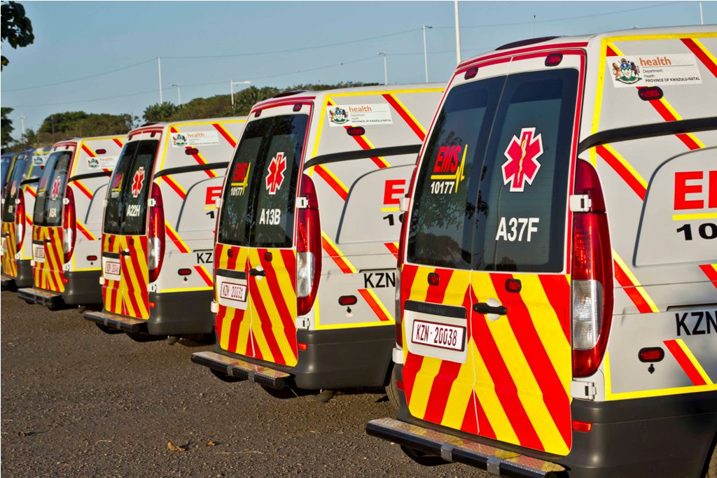 KZN EMS paramedcis attend to multiple crashes