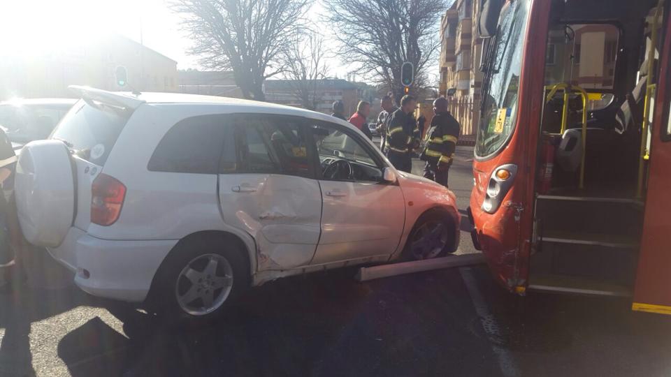 Bus passenger sustains minor injuries in collision with car in Auckland Park