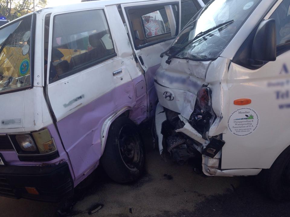 6 Children among 10 injured as taxi and delivery vehicle collide in Orange Grove