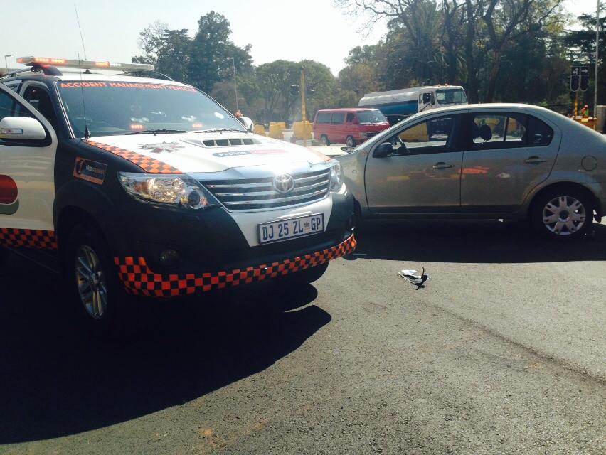 Drivers sustain minor injuries in collision at intersection in Parktown