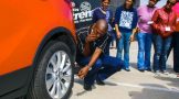 Step-by-step guide on how to change a car tyre