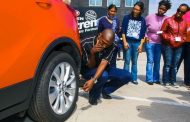 Step-by-step guide on how to change a car tyre