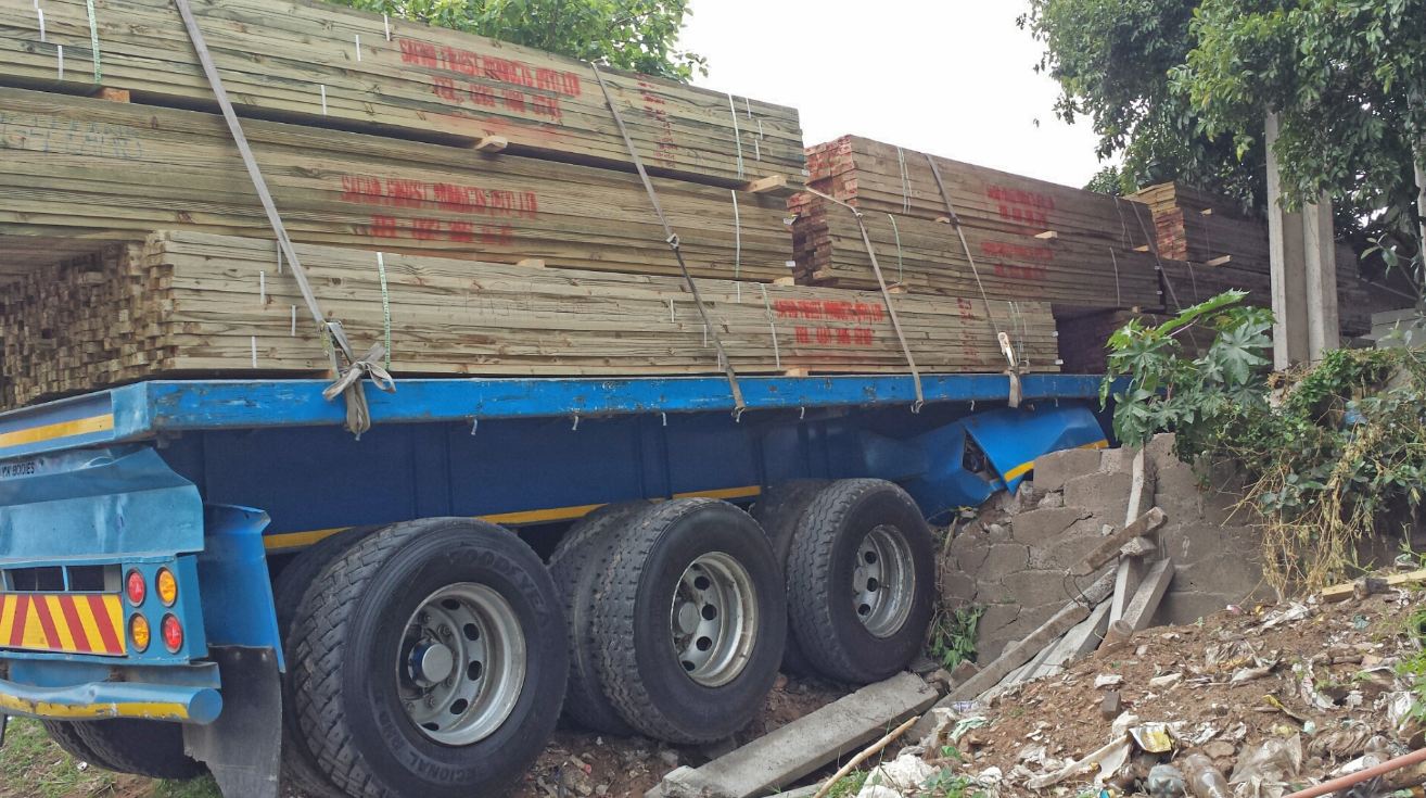 Disaster narrowly avoided after truck crashes down embankment in Port Shepstone