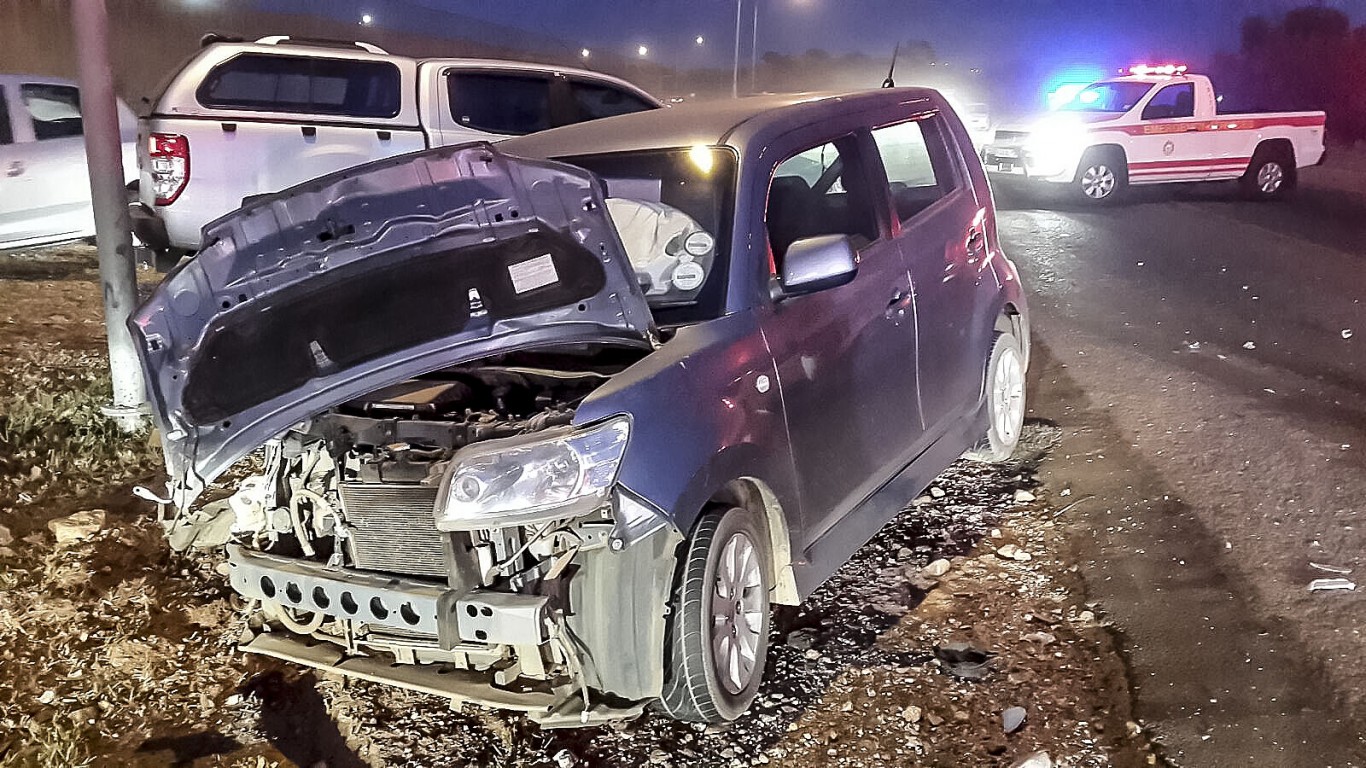 Head-on collision in Waterkloof leaves two injured