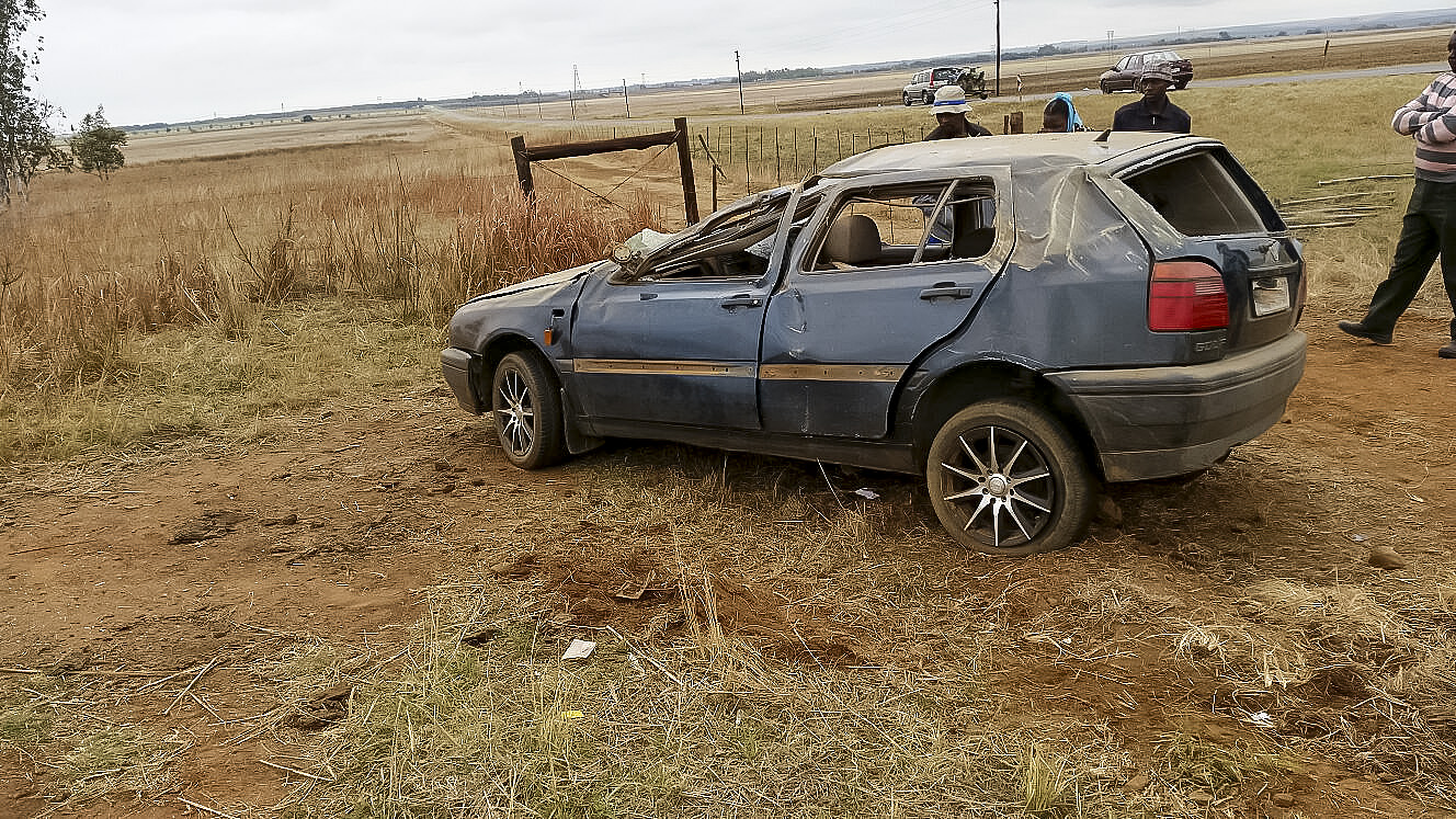 Driver injured in vehicle rollover on the R515 in Cullinan