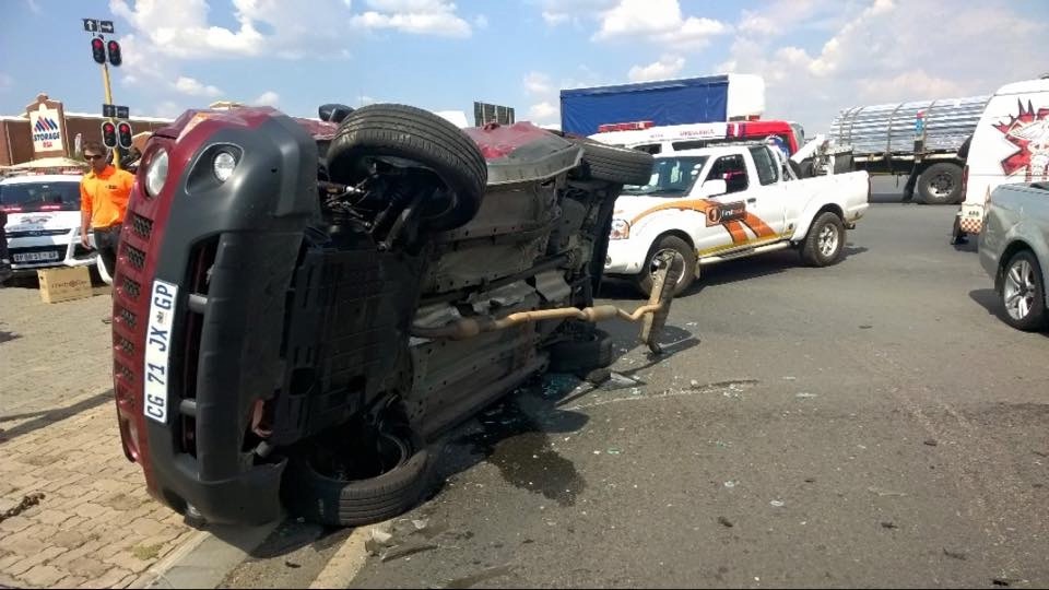 Crash at Centurion intersection becomes crime scene after shootout with police