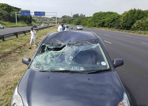 Driver injured in N2 North Higginson Highway crash