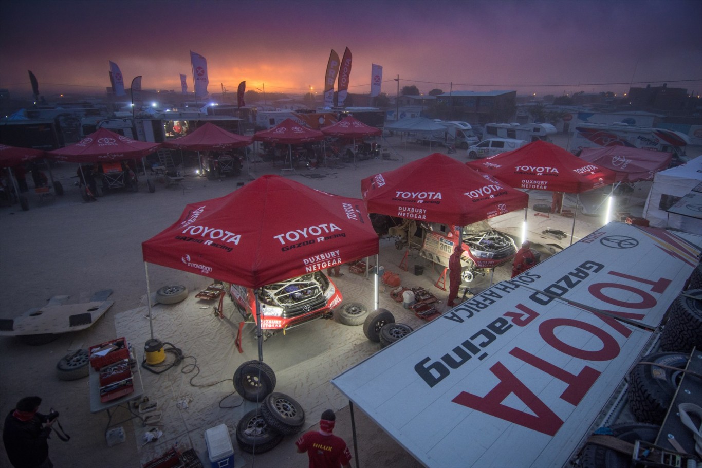 Service crews busy as race crews enjoy a rest day in Dakar 2016