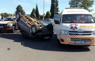 One injured after driver allegedly skipped red traffic light in Northcliff