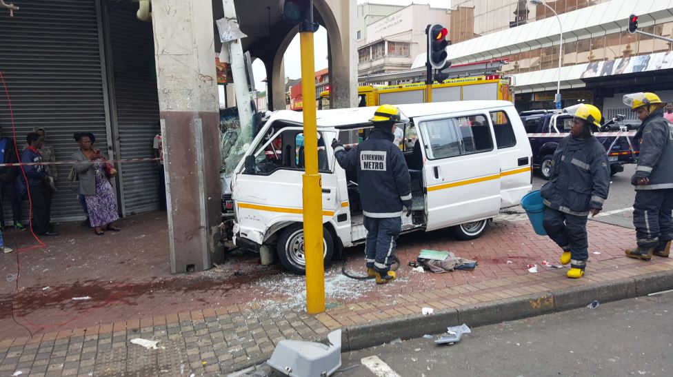 7 Injured in taxi crash at the intersection of Grey Street and Queen Street