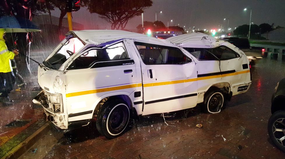3 Injured in taxi crash Durban