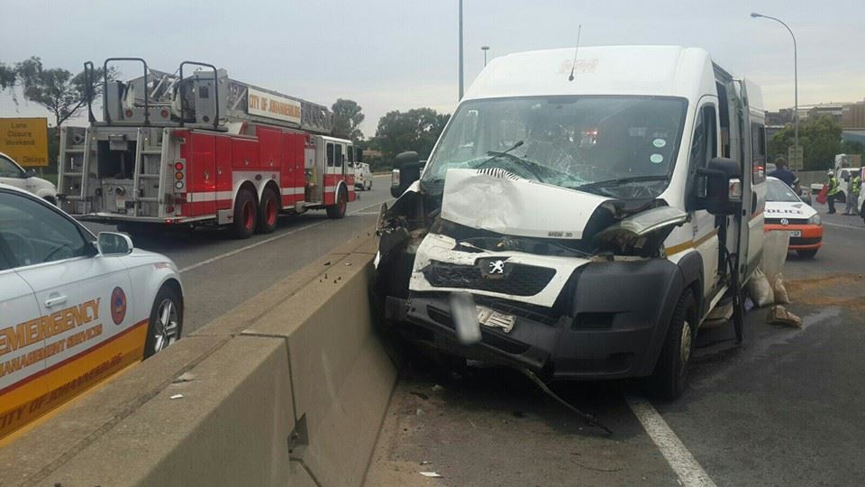 11 Injured in taxi crash on M1 South at Grayston Drive offramp, Wynberg