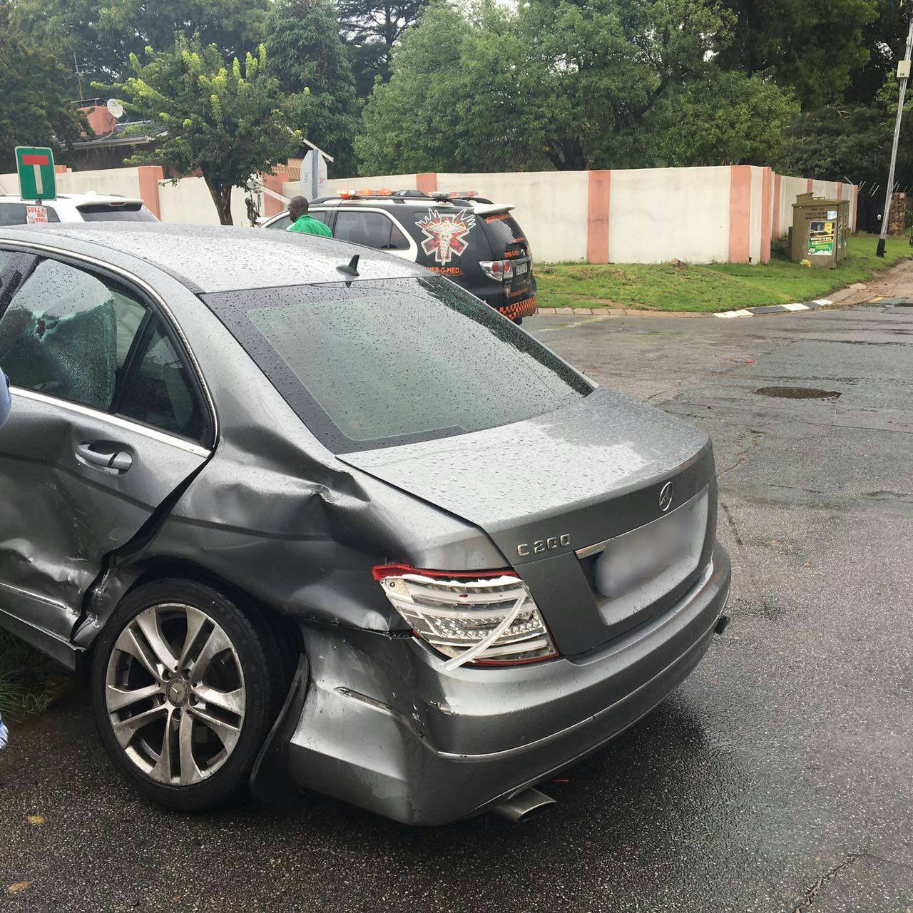 Two adults and 2 children injured in collision in Kew