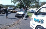 Three hurt in Durban North crash into street lamp at high speed
