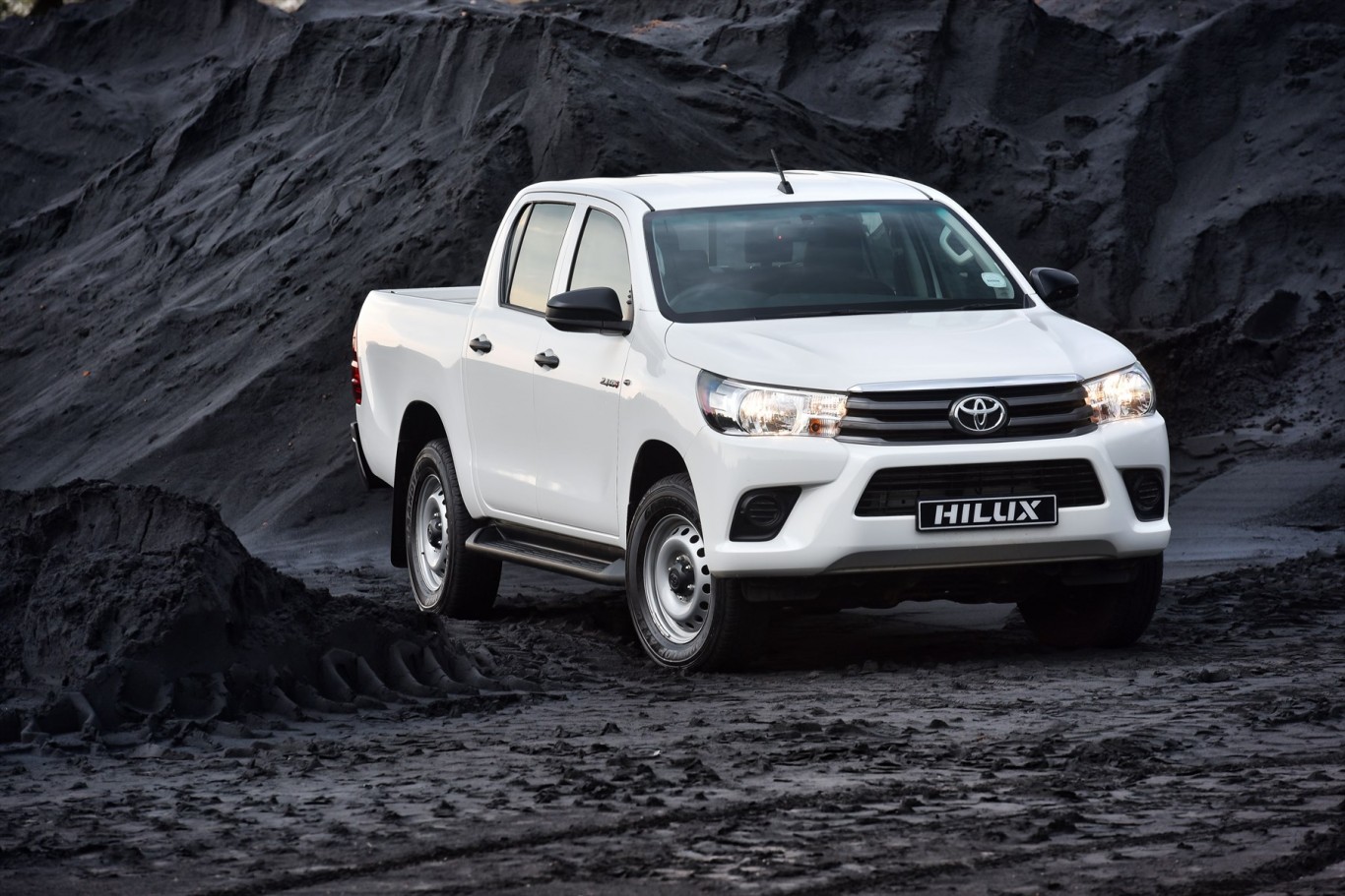 Toyota introduces the new 2.4 litre GD6 powered Toyota Hilux Road
