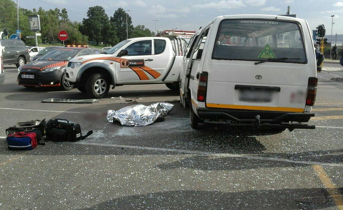 One killed as taxi allegedly skips traffic light in crash in Woodmead, Johannesburg