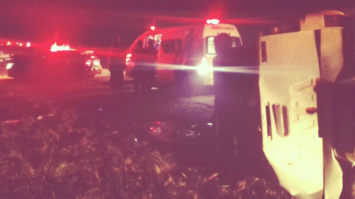 Two injured in rollover on the R25 in Bapsfontein