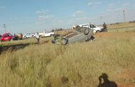 One killed, 5 injured in rollover on the R30 between Ventersdorp and Klerksdorp
