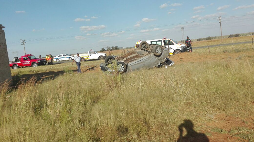 One killed, 5 injured in rollover on the R30 between Ventersdorp and Klerksdorp