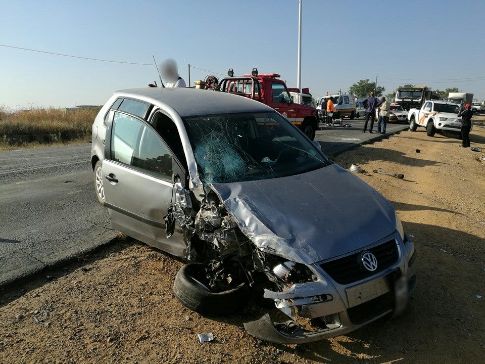 Five injured in head-on collision on the R511 between Diepsloot and Dainfern