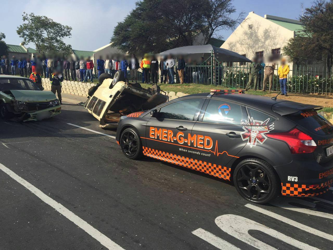 12 Injured in taxi rollover on the corners of Richards and Suttie, in Midrand