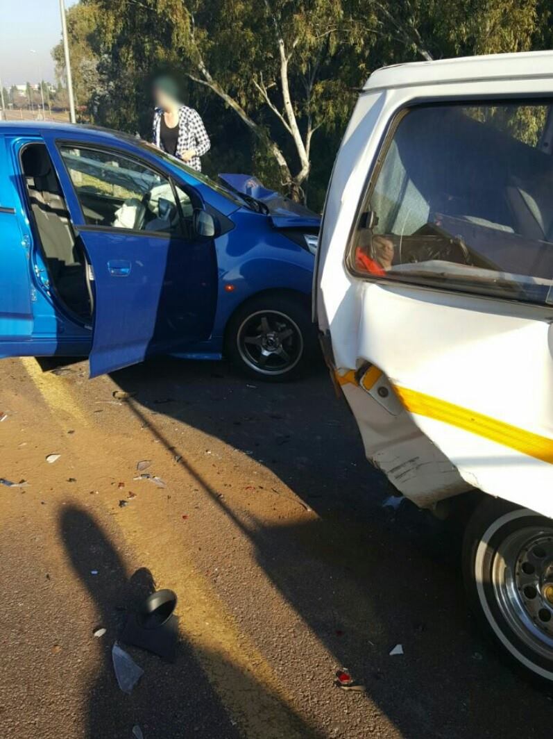 Car rear-ends taxi on the N1 North by the Botha offramp in Centurion